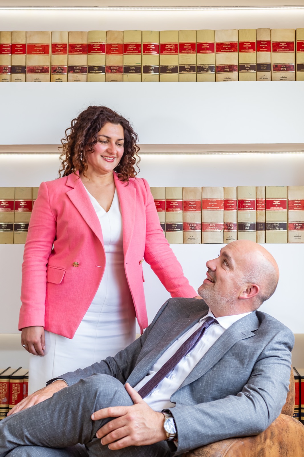 Antonio José García Linares y Guzel Zamaltdinova en el despacho